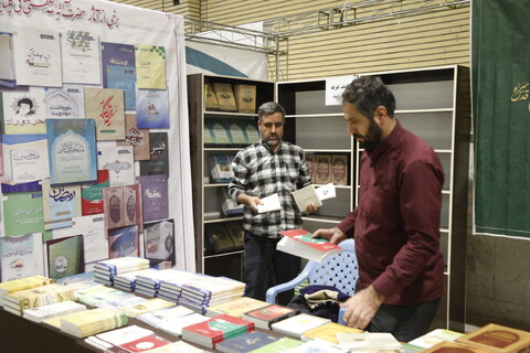 تصاویری از جمع آوری غرفه های نمایشگاه کتاب و دستاوردهای علمی مراکز پژوهشی حوزوی