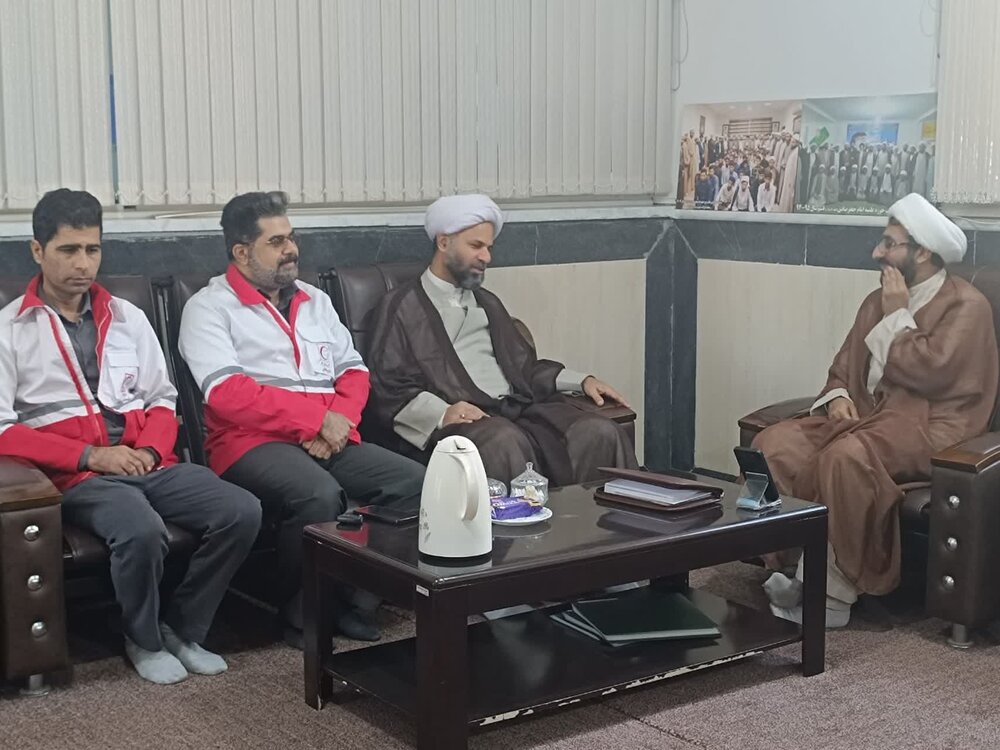 اعلام آمادگی مدرسه علمیه قشم برای همکاری با جمعیت هلال احمر+ عکس و فیلم