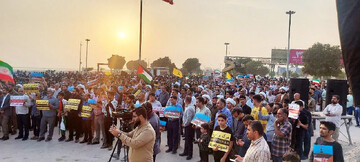 تجمع مردم و دانشجویان بندرعباس در اعتراض به حمله آمریکا و انگلیس به یمن