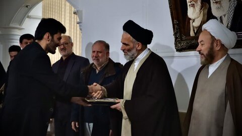 تصاویر/ نشست ماهانه مسئولین مراکز نیکوکاری با امام جمعه سلماس