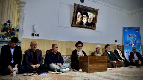 تصاویر/ نشست ماهانه مسئولین مراکز نیکوکاری با امام جمعه سلماس