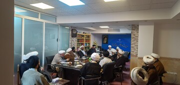 نشست هم‌اندیشی مسئولین مدارس علمیه شهر یزد با موضوع دهه فجر و انتخابات