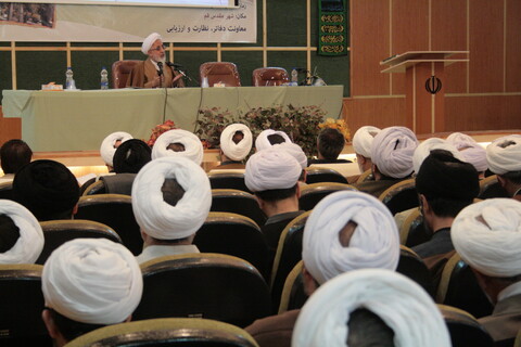 تصاویری از ششمین گردهمایی مسئولان دفاتر نهاد نمایندگی رهبری در دانشگاه ها -دیماه ۱۳۸۷