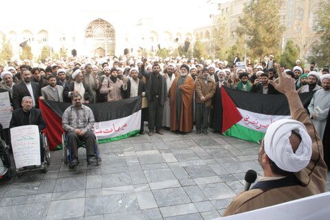 تصاویری از تجمع اعتراضی طلاب شاهد و ایثارگر در محکومیت جنایات رژیم صهیونیستی در غزه- دیماه ۱۳۸۷
