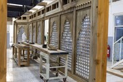 مواصلة أعمال تثبيت الأجزاء المعدنية لشبّاك سرداب الإمام الجواد (عليه السلام) + الصور