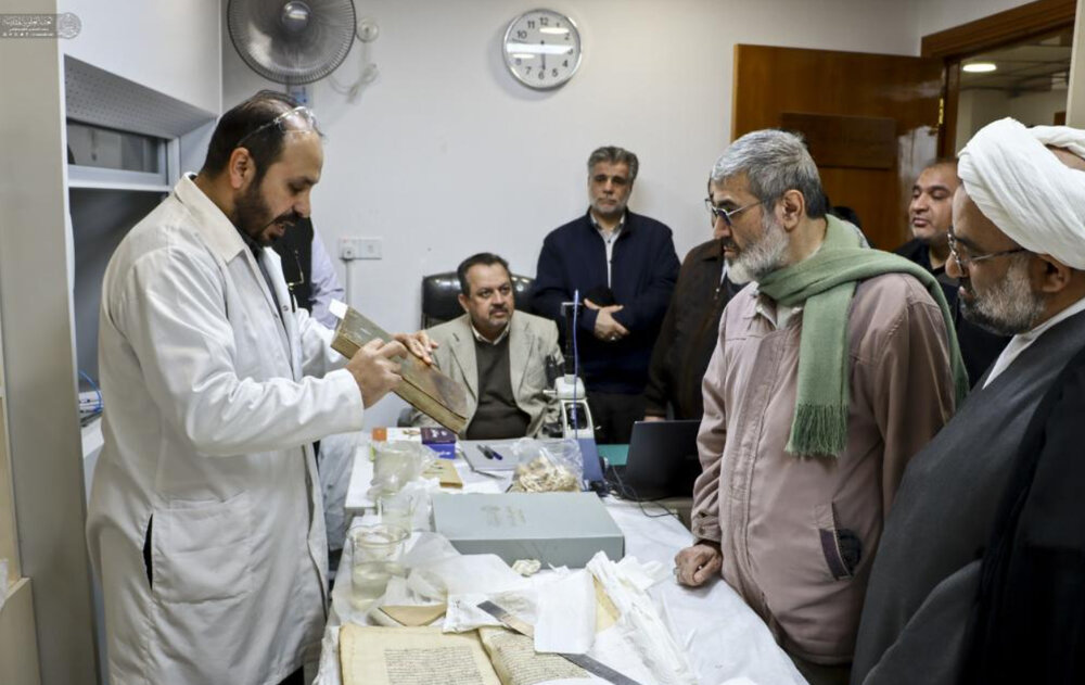 بازدید اعضای جامعة المصطفی از اداره امور فکری و فرهنگی حرم مطهر علوی
