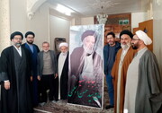 حضور نمایندگان آیت الله اعرافی در منزل روحانی شهید+ عکس