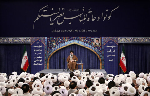 بالصور/ لقاء أئمة الجمعة من أنحاء البلاد مع الإمام الخامنئي