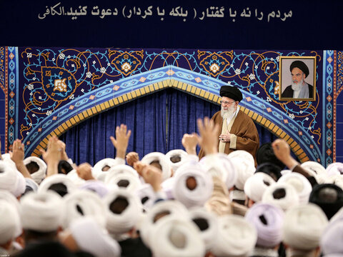 بالصور/ لقاء أئمة الجمعة من أنحاء البلاد مع الإمام الخامنئي