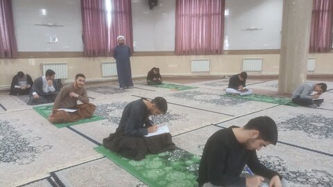 تصاویر/ امتحانات نیمسال اول مدرسه علمیه امام علی علیه السلام شهرستان سلماس