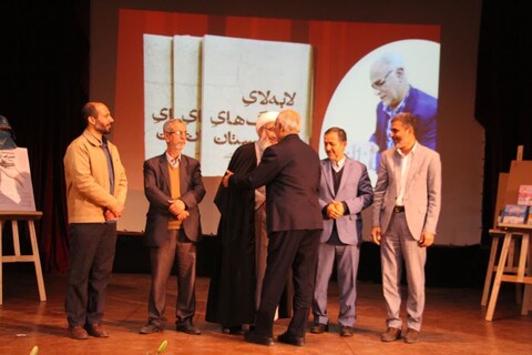 تصاویر/  آیین تجلیل از برگزیدگان سومین دوره جایزه انتخاب کتاب سال بوشهر