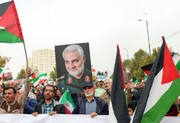 نمازگزاران زنجانی در حمایت از مردم فلسطین و انصار الله یمن راهپیمایی کردند