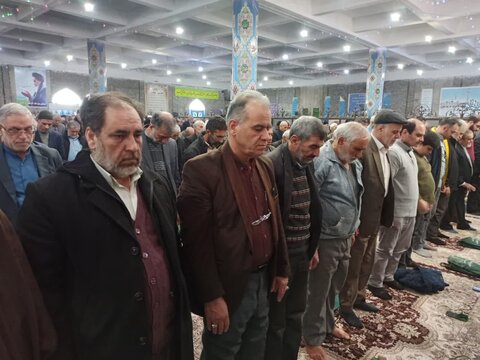 تصاویر/ اقامه نماز جمعه کاشان و حمایت نماز گزاران از اقدام سپاه