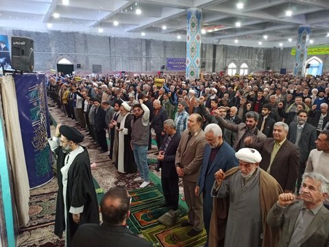 تصاویر/ اقامه نماز جمعه کاشان و حمایت نماز گزاران از اقدام سپاه