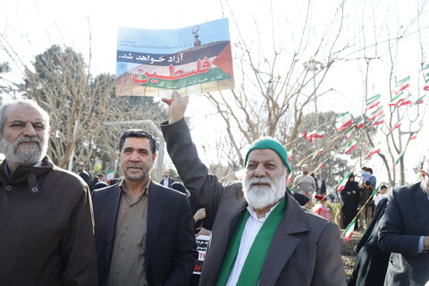 راهپیمایی نمازگزاران قمی در محکومیت حملات رژیم صهیونیستی
