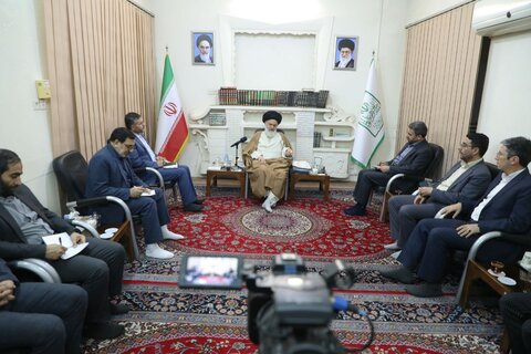 دیدار معاون وزیر آموزش و پرورش با آیت الله حسینی بوشهری