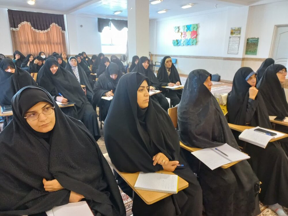 برگزاری کارگاه تربیت کنشگر جمعیت و فرزند آوری در حوزه علمیه مرند