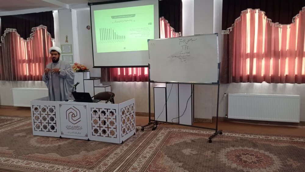 برگزاری کارگاه تربیت کنشگر جمعیت و فرزند آوری در حوزه علمیه مرند