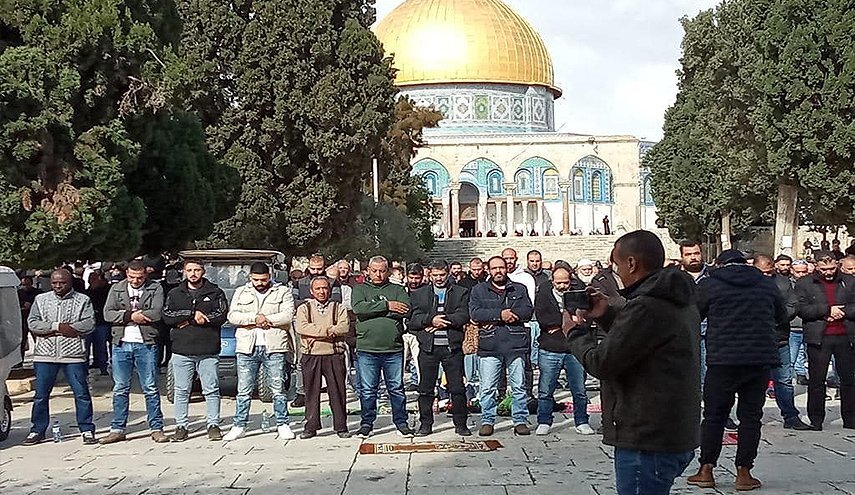 15 ألف مُصل فقط يؤدون الجمعة بالأقصى بسبب إجراءات الاحتلال 15 ألف مُصل فقط يؤدون الجمعة بالأقصى بسبب إجراءات الاحتلال