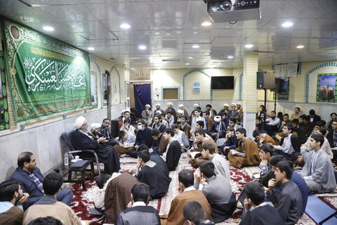 تصاویر / حضور آیت الله آملی لاریجانی در مدرسه علمیه جهانگیرخان