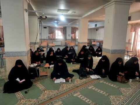 تصاویر برگزاری مراسم میلاد امام جواد(ع)در مدرسه معصومیه خرم آباد