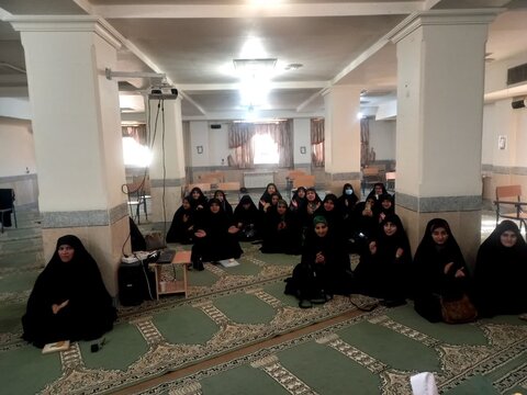 تصاویر برگزاری مراسم میلاد امام جواد(ع)در مدرسه معصومیه خرم آباد