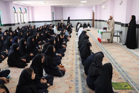 تصاویر/ گفتگوی صمیمی امام جمعه عالیشهر با دانش آموزان دهه هشتادی