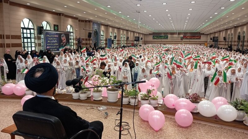 تصاویر/جشن تکلیف دانش‌آموزان دختر اردبیلی