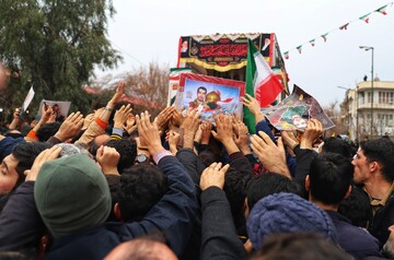 فیلم| گوشه‌های از تشیع پیکر شهدای مدافع حرم در قم