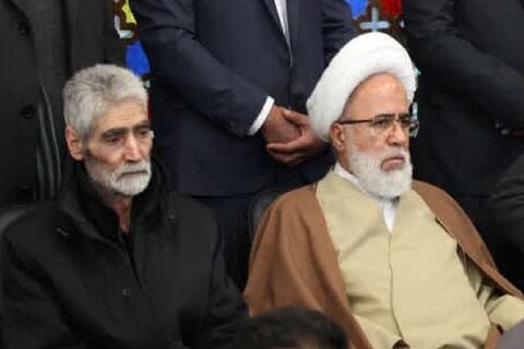 تصاویر/ حضور امامجمعه کرمانشاه، در محفل قرآنی و وداع با پیکر شهید «حاج صادق امیدزاده»