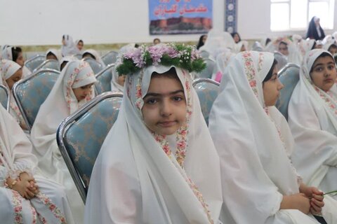تصاویر آئین جشن تکلیف دانش آموزان دختر خرم آباد