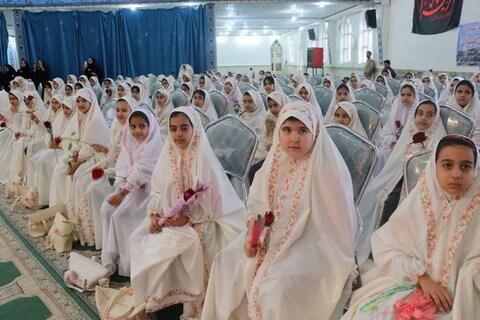 تصاویر آئین جشن تکلیف دانش آموزان دختر خرم آباد