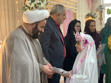 تصاویر/ جشن تکلیف دختران سیرافی با حضور امام جمعه