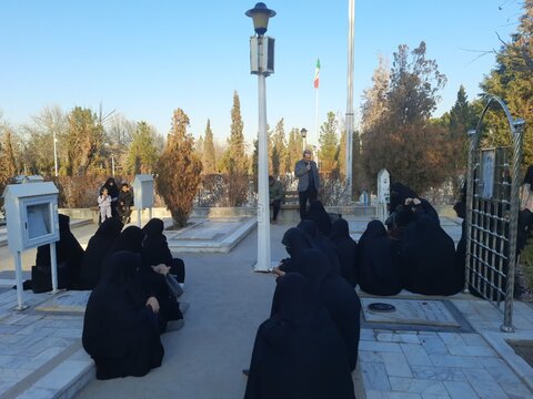 زیارت شهدای دفاع مقدس در شهر مشهد