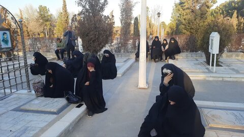 زیارت شهدای دفاع مقدس در شهر مشهد