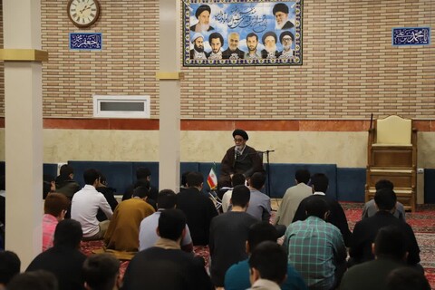 تصاویر/ مراسم تجلیل از اساتید و طلاب مدرسه علمیه امیرالمومنین (ع) تبریز