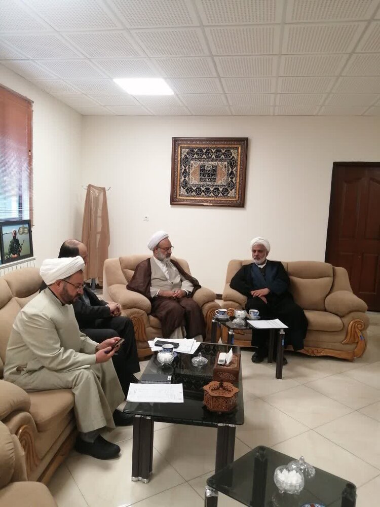 دیدار مدیر حوزه علمیه خواهران یزد با مدیر کل اوقاف و امور خیریه
