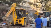 यूपी के बाद अब मुंबई में भी मुसलमानों के घरों पर बुलडोजर चलाया गया