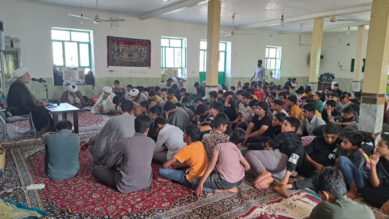 حضور ۳۱۰ معتکف در مسجد ولیعصر(ع) شهر سندرک