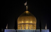 بالصور/ نشر السواد بذكرى وفاة السيدة زينب (عليها السلام) في مرقدها بسوريا