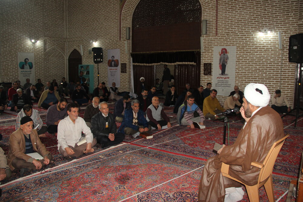 عبادتهای اعتکاف روح و دل انسان را شاد میکند