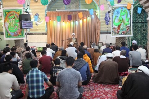 تصاویر/ حضور امام جمعه کرمانشاه در جمع معتکفین مسجد حاج شهبازخان