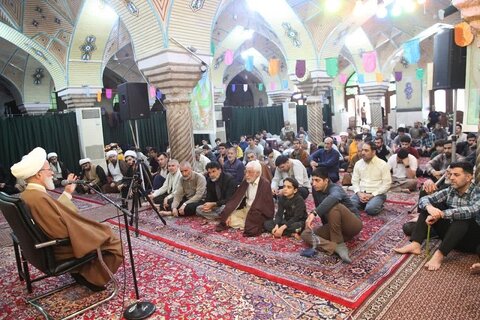تصاویر/ حضور امام جمعه کرمانشاه در جمع معتکفین مسجد حاج شهبازخان