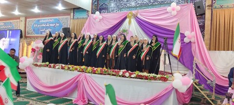 جشن ۳۰۰۰ دانش آموز دختر بوشهری با چادرهای رنگی