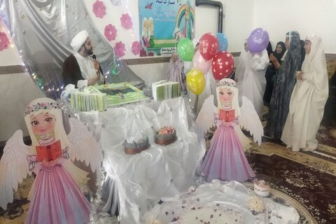 تصاویر/ جشن تکلیف 80 نفری دانش آموزان دختر در شهرستان هرسین