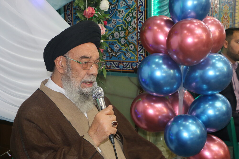 حضور امام جمعه اصفهان در میان دانش آموزان معتکف+ عکس