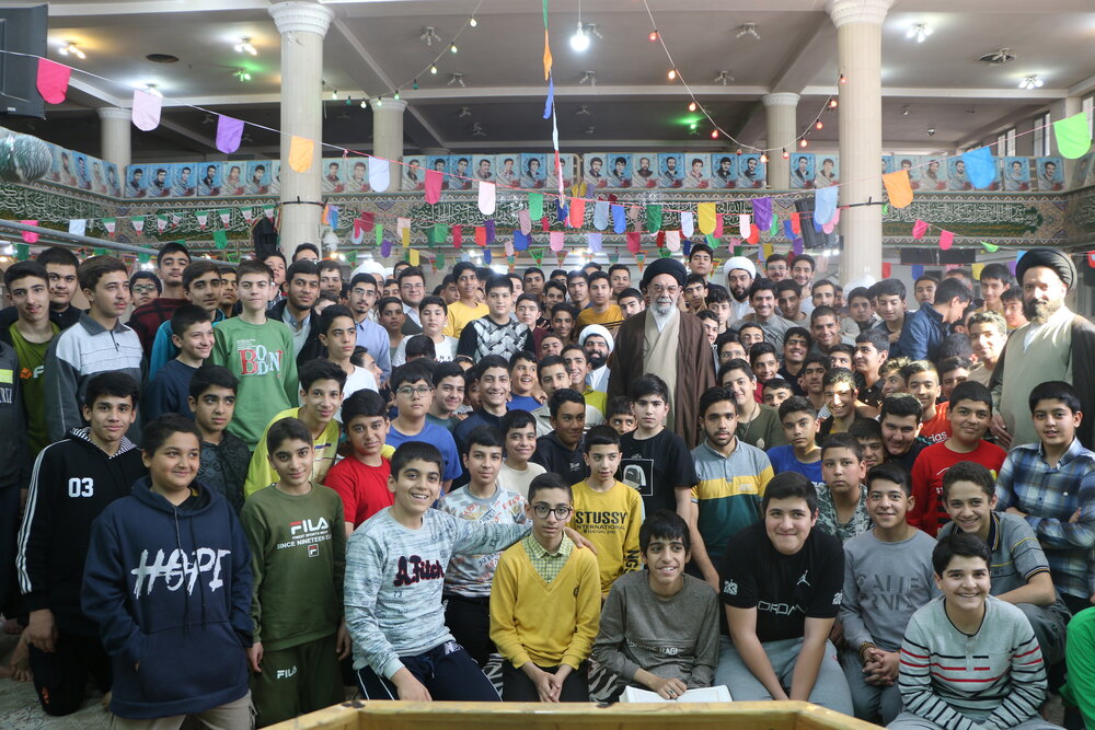حضور امام جمعه اصفهان در میان دانش آموزان  معتکف+ عکس