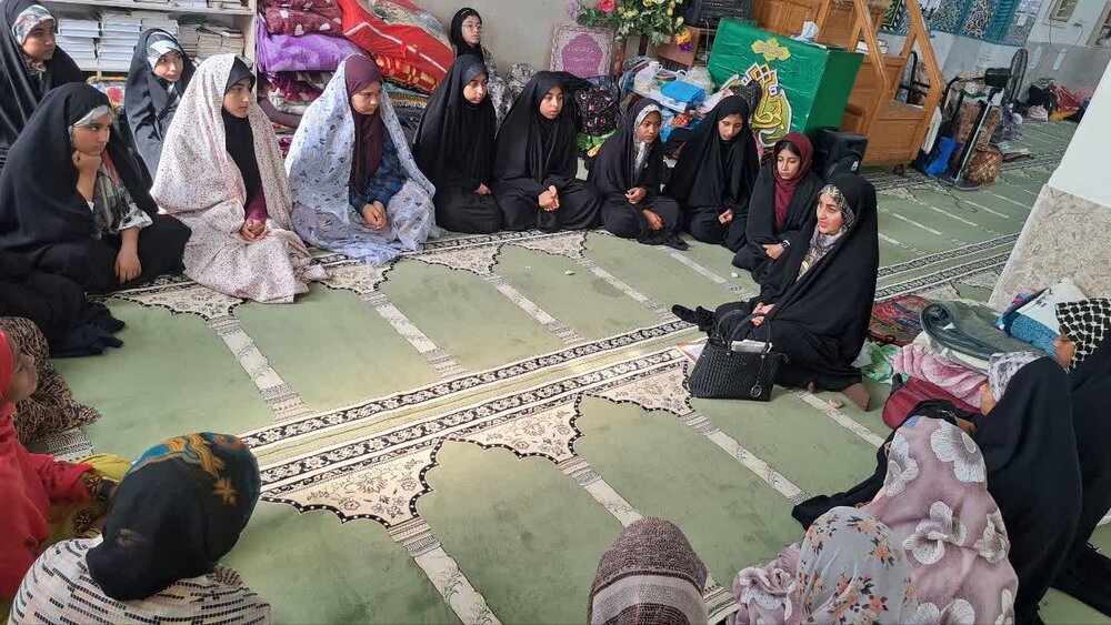 مراسم معنوی اعتکاف با حضور پرشور نوجوانان در قشم برگزار شد