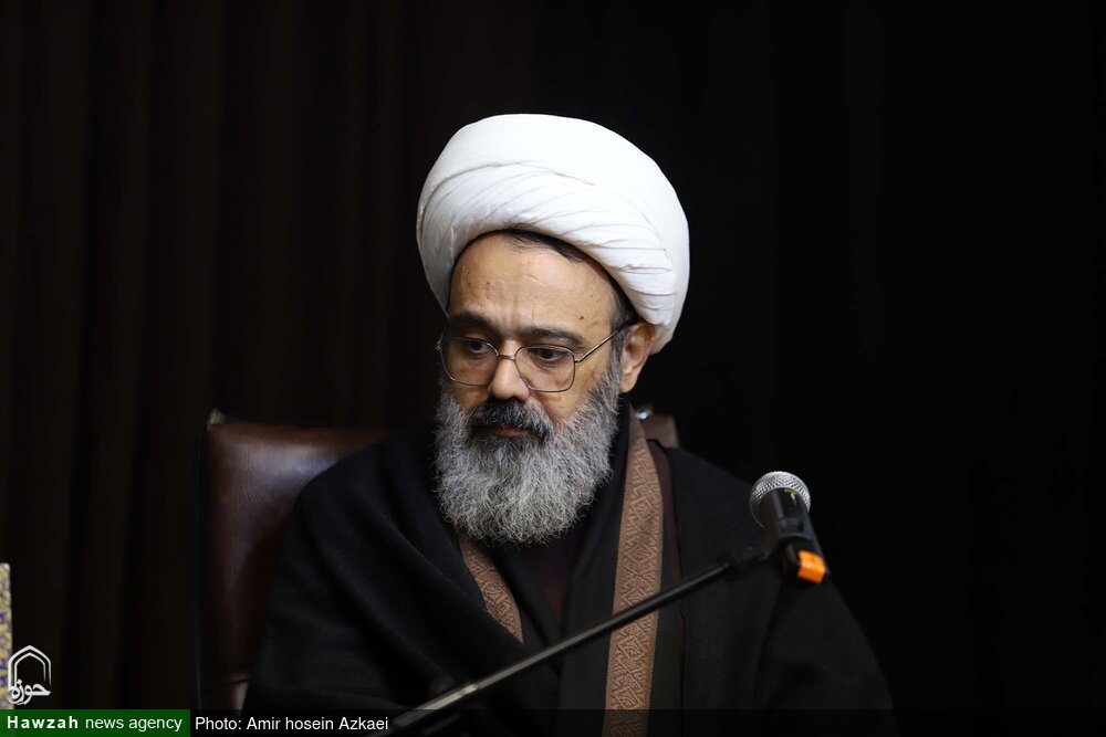 دشمن امروز به‌جای حرم، تفکر حسینی را هدف گرفته است 