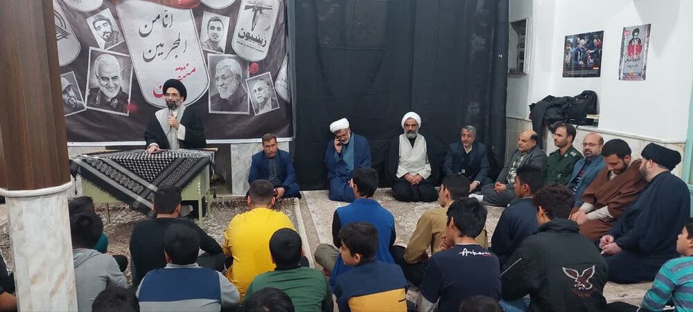 حضور امام جمعه کاشان در جمع نوجوانان و دانش آموزان معتکف+ عکس